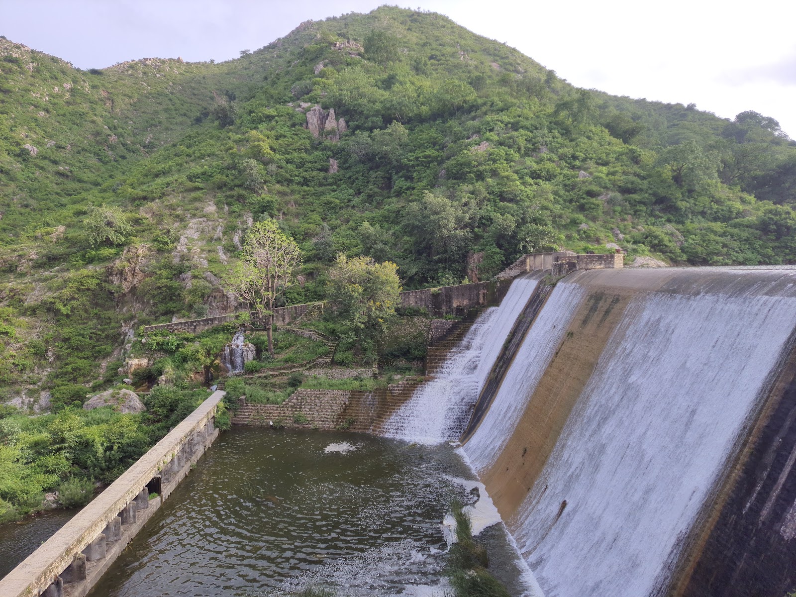 쿰발가르흐 라켈라 댐 주변 명소 사진