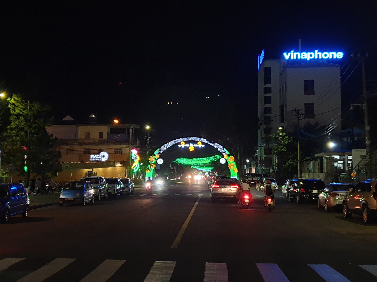 쁠래이꾸 (잘라이) 호아루 원형 교차로 주변 명소 사진