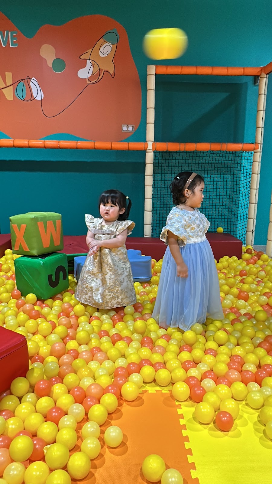 아부다비 오렌지 휠즈 알 와흐다 몰 주변 명소 사진