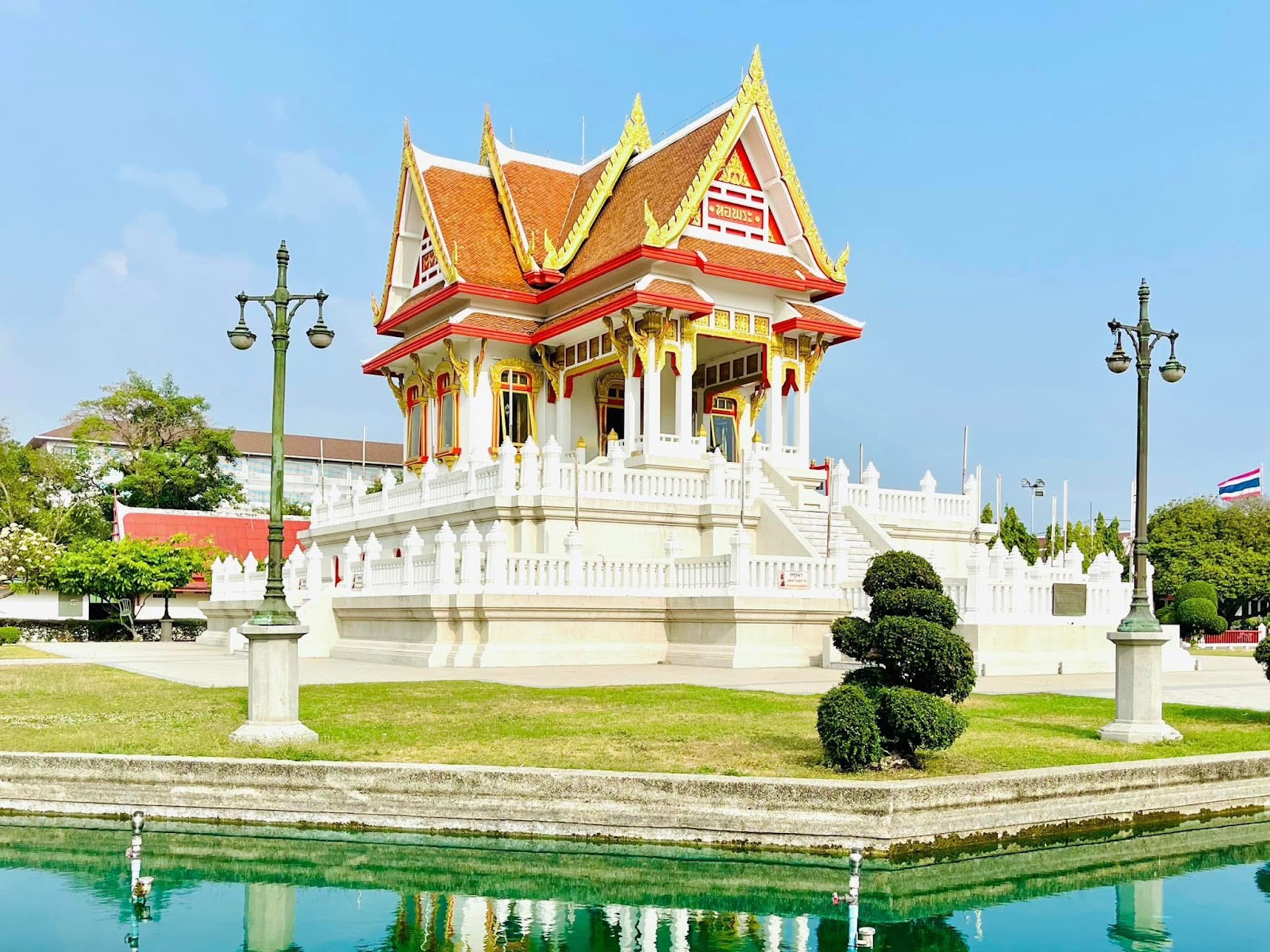 촌부리 호 프라 풋타 시힝 주변 명소 사진