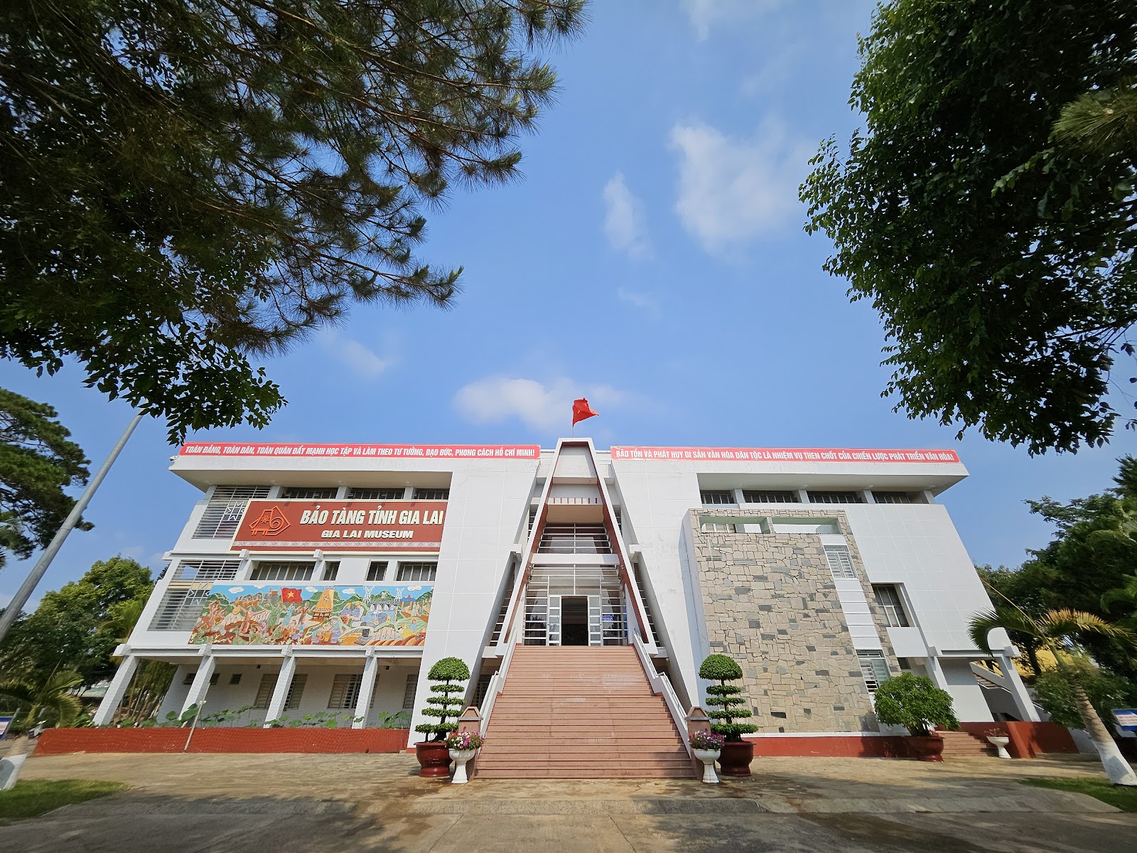 쁠래이꾸 (잘라이) 잘라이 박물관 주변 명소 사진