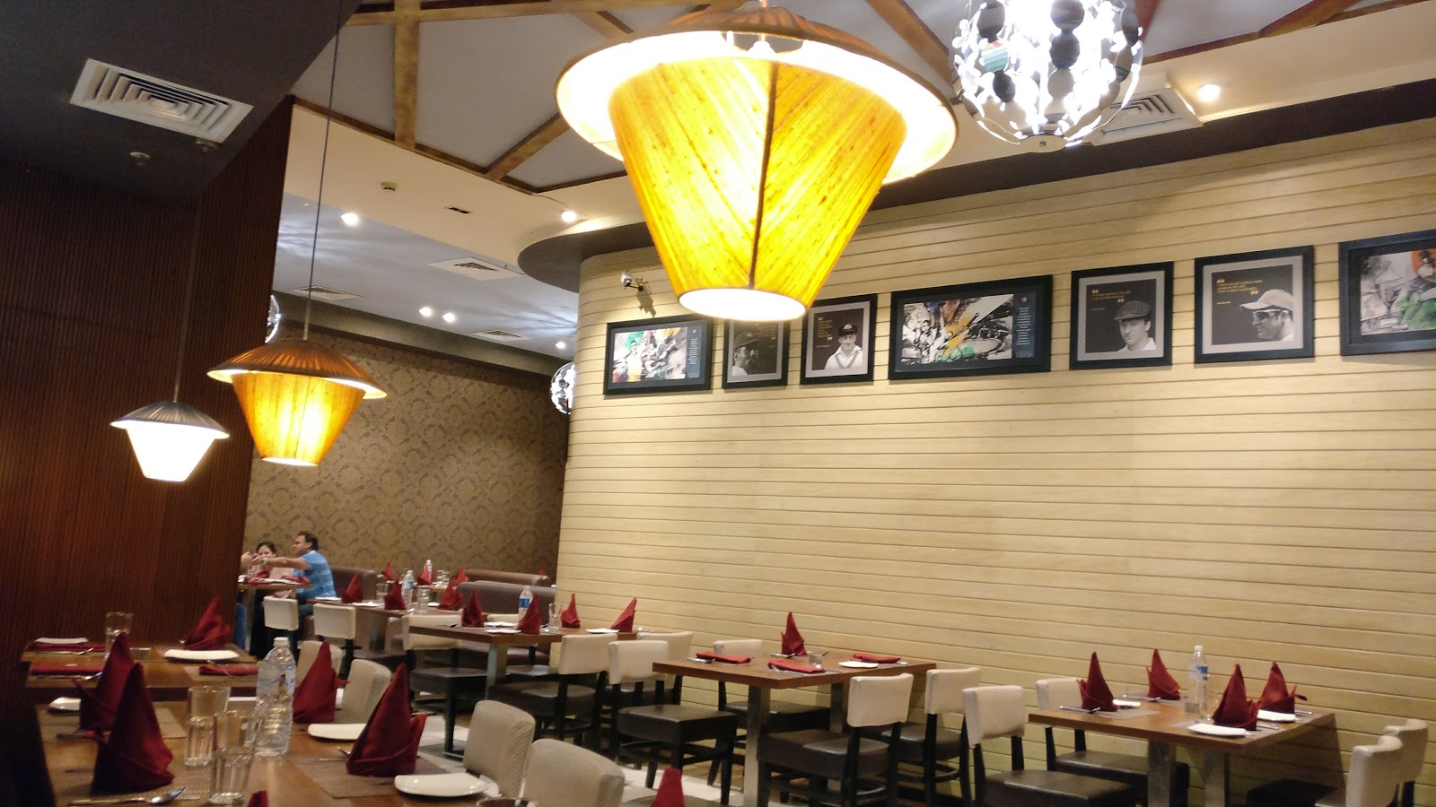 푸네 자히르 칸의 식당 근처 맛집 사진