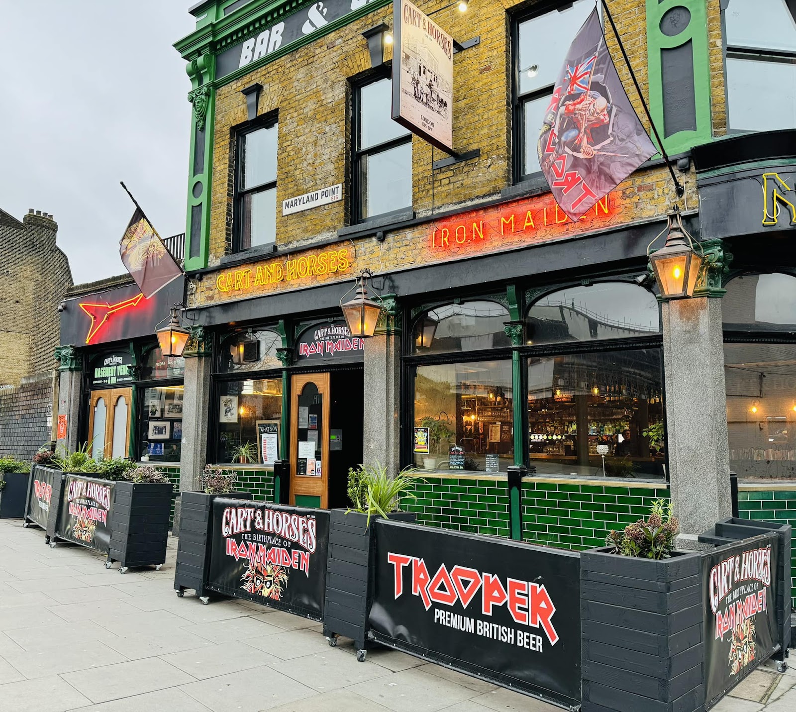 런던 마차와 말 근처 맛집 사진