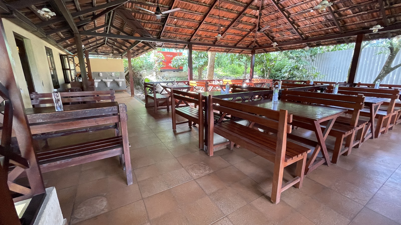 와야나드 칼페타 1980년대 향수 어린 식당 근처 맛집 사진