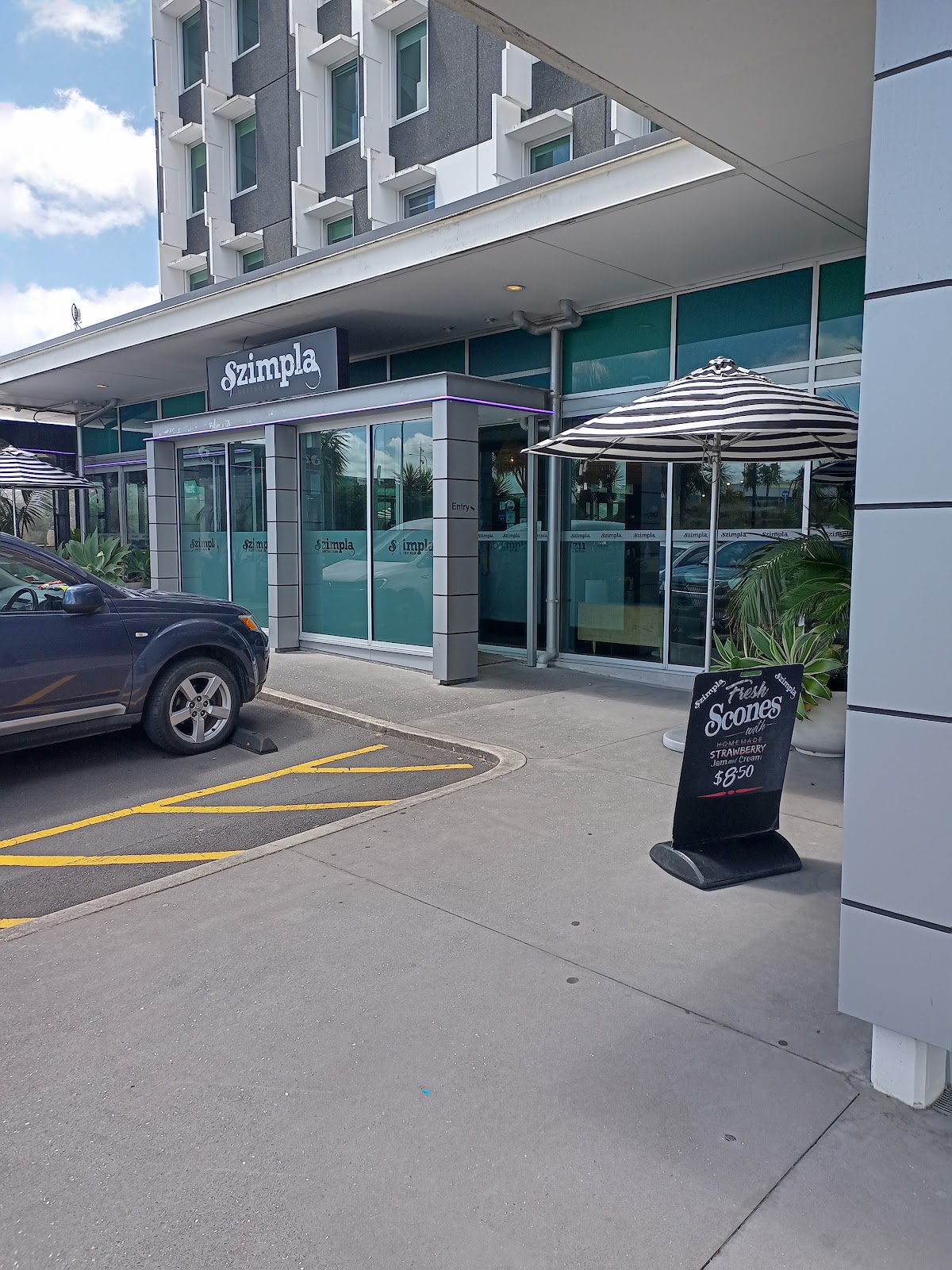 오클랜드 Szimpla: All-Day Eatery & Gastro Bar 근처 맛집 사진